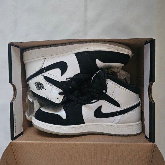 Air Jordan 1 Mid SE Diamond Grade School White/Black Sneakers Kids Size 6Y - Picture 2 of 16